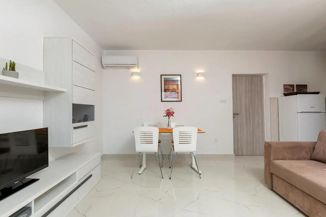 Apartments Marija 821 Pula